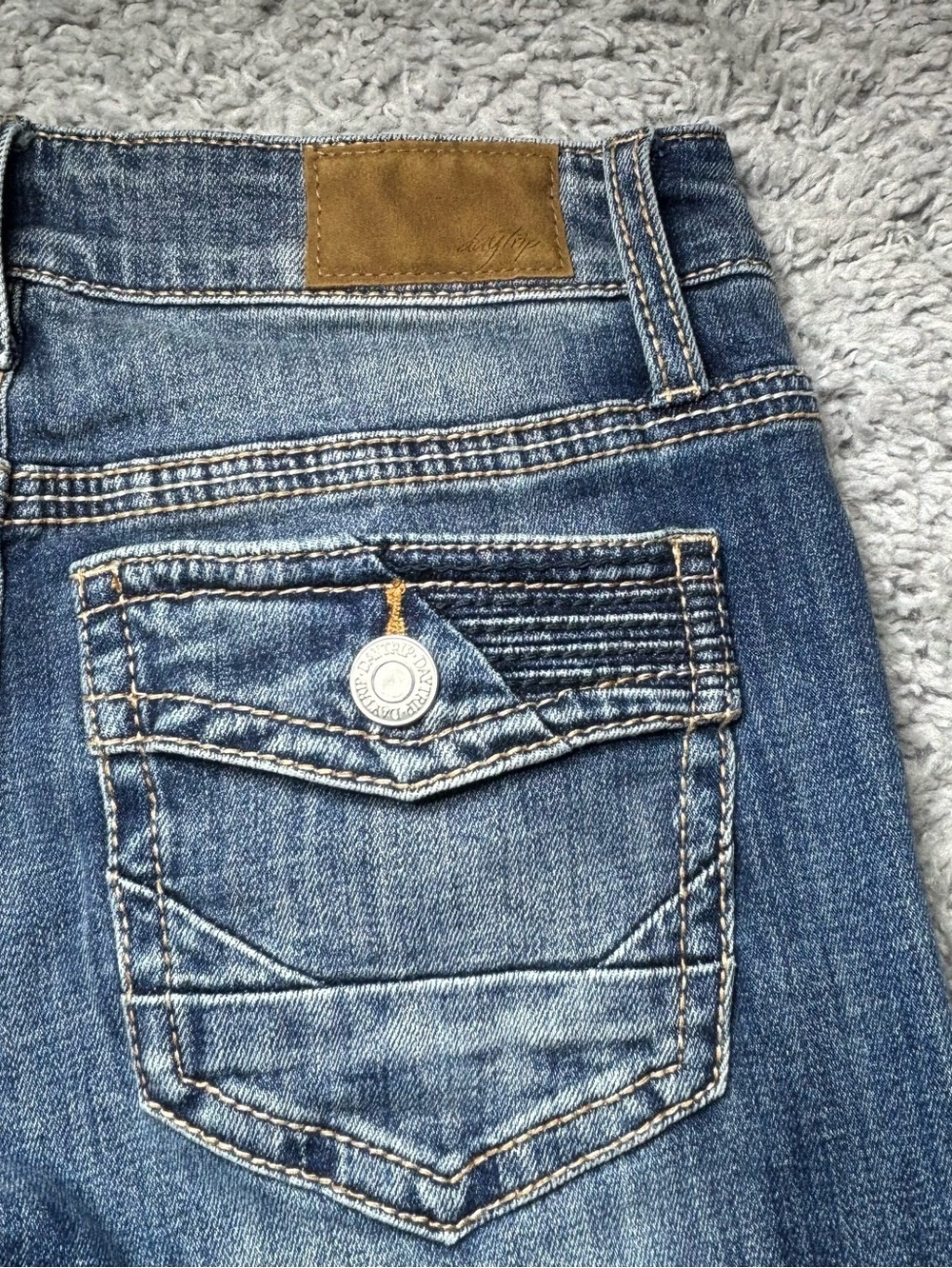 DAYTRIP Jeans Womens 26 Virgo Bootcut Low Rise Flap Pockets Thick Stitch Street - Picture 4 of 5